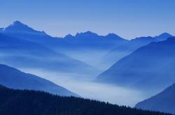 英雄联盟总决赛-王者归来！马克西补篮+三分上演热血鏖战，上海队1分险胜广东延续希望