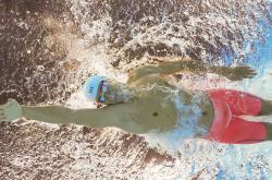 英雄联盟总决赛赛程-乔治冠军级表现引爆全场，公牛加时险胜北京队