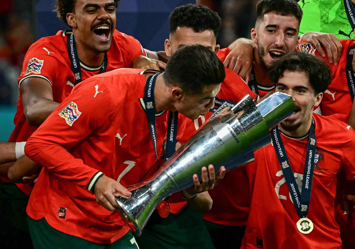 关于葡萄牙豪取胜利,成功晋级欧洲杯预选赛决赛的信息 关于葡萄牙豪取胜利,成功晋级欧洲杯预选赛决赛的信息