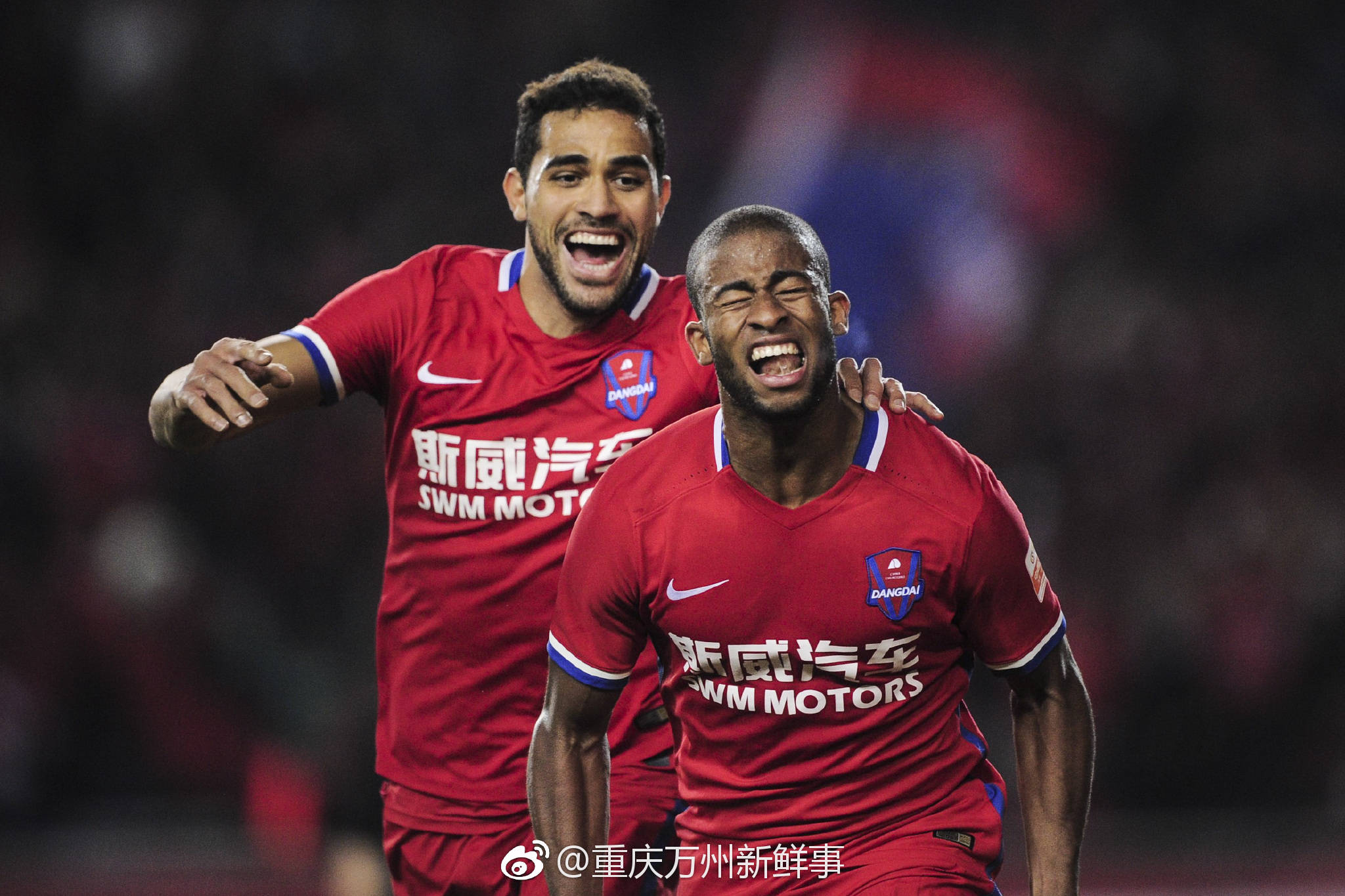 大连人主场击败重庆斯威，取得胜利