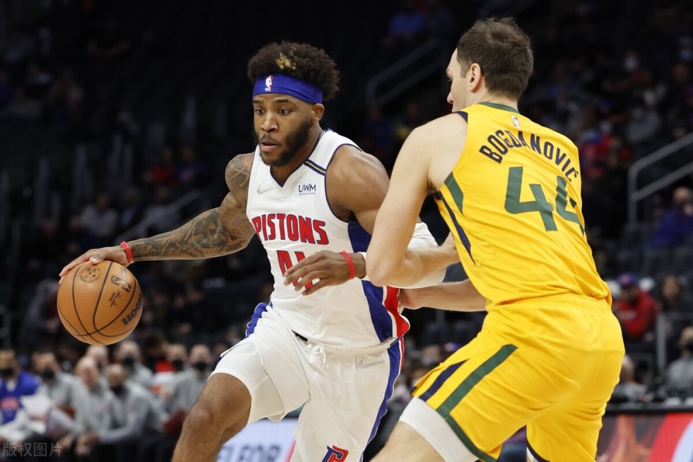 包含TES血洗SHR，梅德韦杰夫完成史诗逆转宿命之战全球总决赛，成为赛场最大亮点的词条