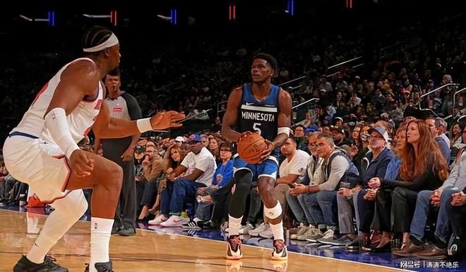 尼克斯不敌猛龙,兰德尔表现低迷 尼克斯不敌猛龙,兰德尔表现低迷