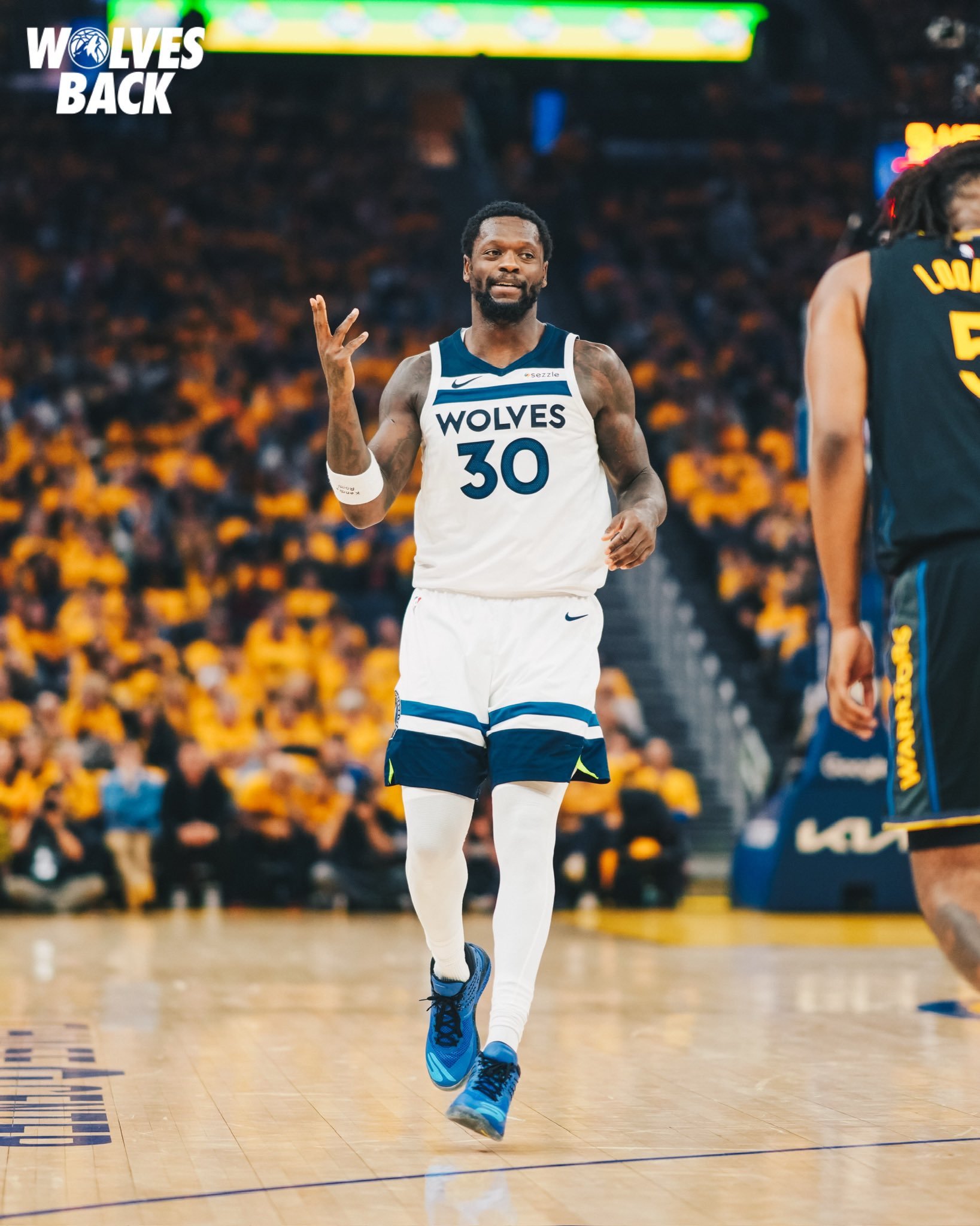 尼克斯不敌猛龙,兰德尔表现低迷 尼克斯不敌猛龙,兰德尔表现低迷