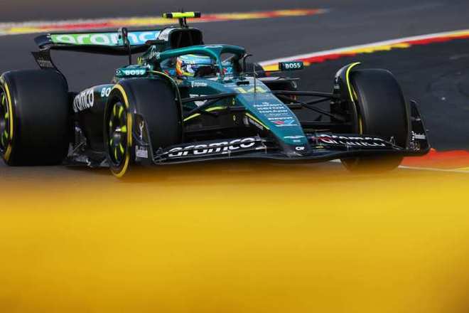 红牛车队碾压阿斯顿马丁，阿隆索点燃赛场