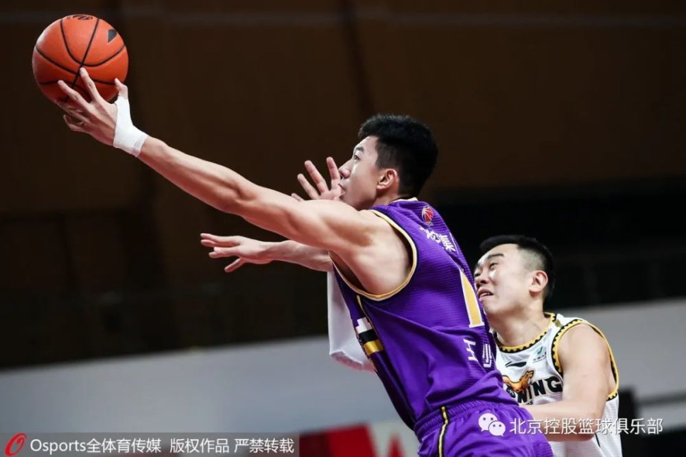 汉堡SV备战不畏强敌,豪取三分 汉堡SV备战不畏强敌,豪取三分