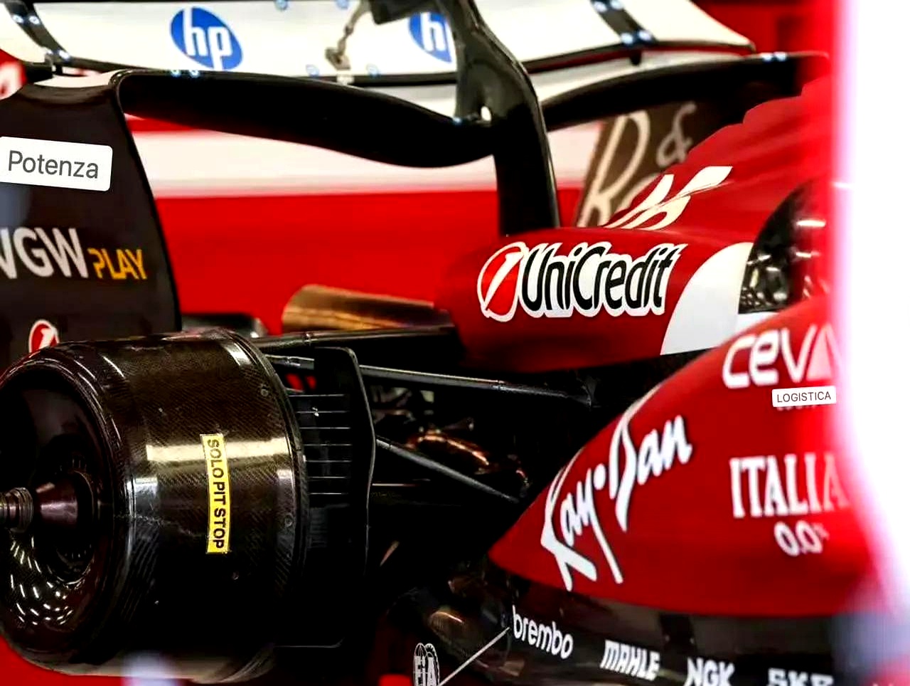 迈凯伦鏖战法拉利,汉密尔顿点燃赛场 迈凯伦鏖战法拉利,汉密尔顿点燃赛场