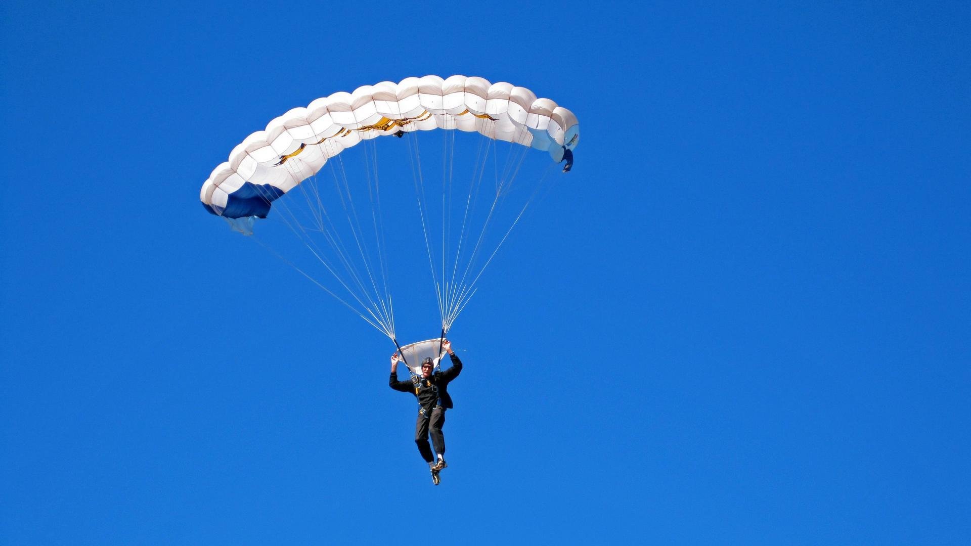 当本泽马在禁区起舞，乌克兰在赫尔辛基高歌