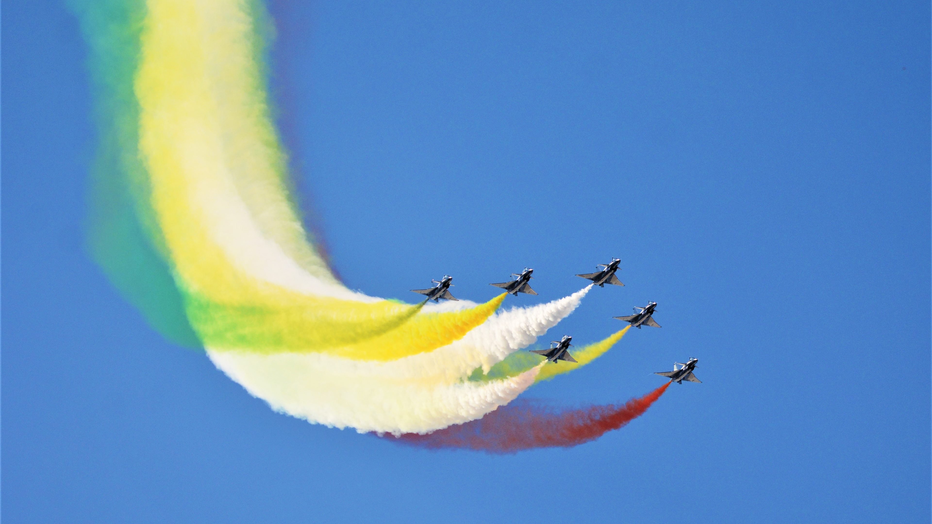 绿茵场的烽火与沙漠的雄狮，当莱万爆发遇见伊拉克的强势叙事