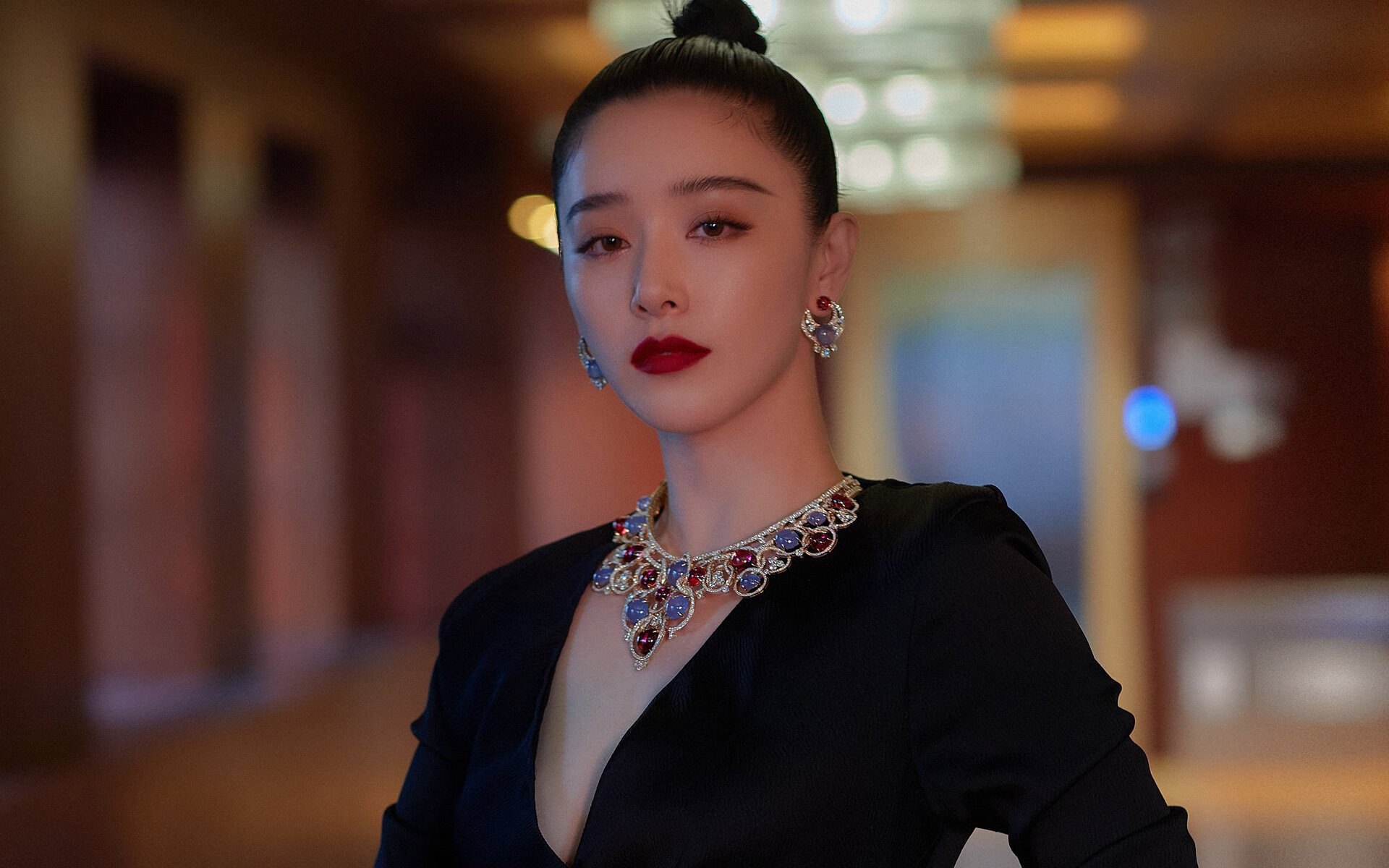 这是一篇为您定制的文章,标题与内容均围绕唯一性、F组激战与苏亚雷斯展开